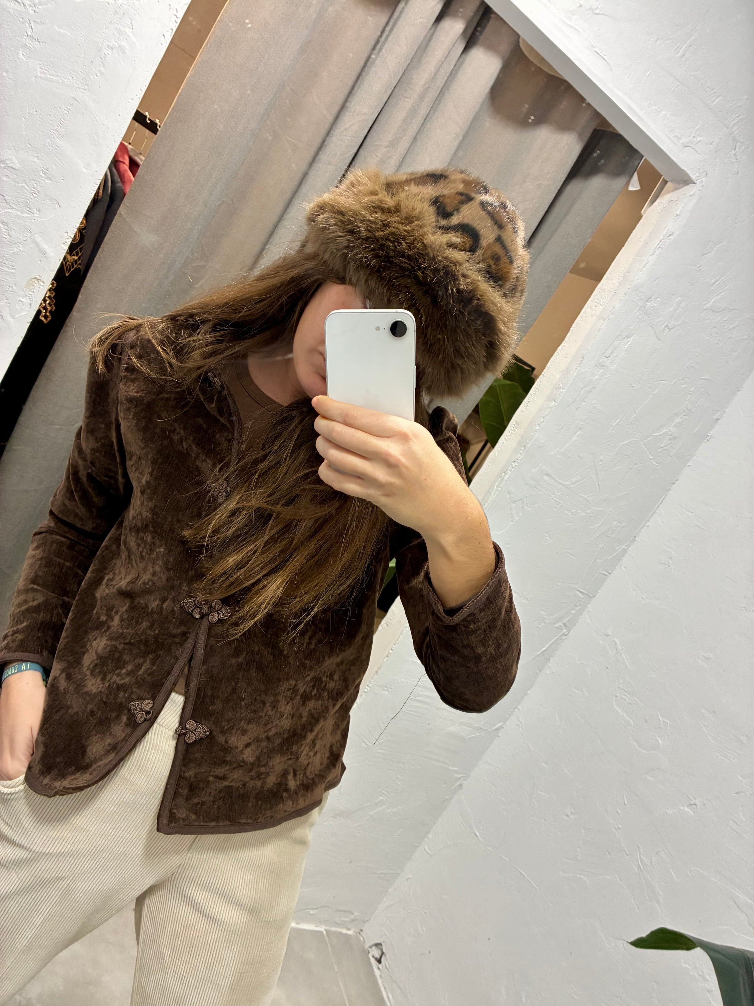 Gorro pelo leopardo marrón