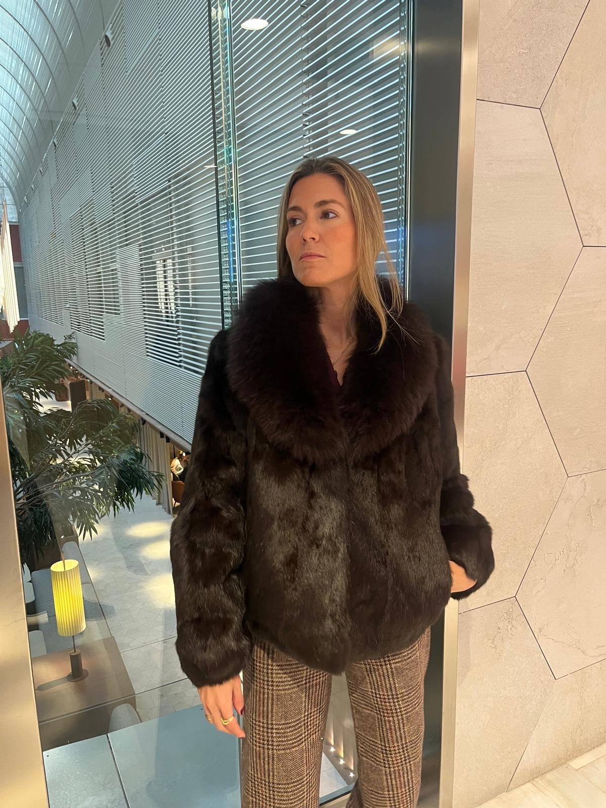 Chaqueta marrón conejo y zorro