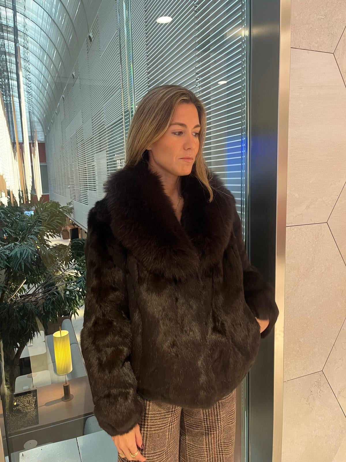 Chaqueta marrón conejo y zorro