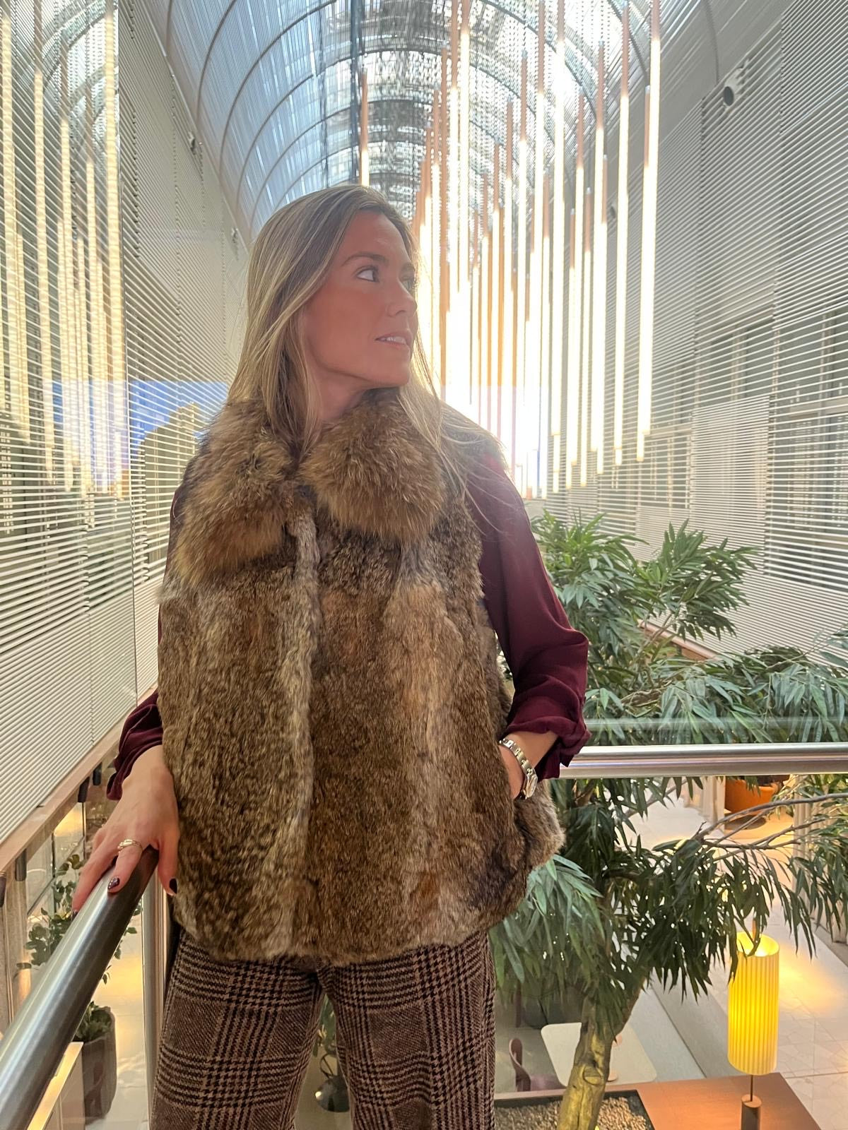 Chaleco natural corto conejo y zorro